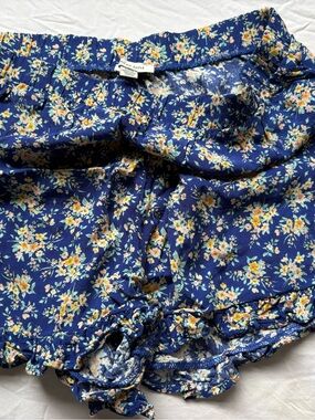 American Eagle Outfitters Blue Floral Ruffle Shorts